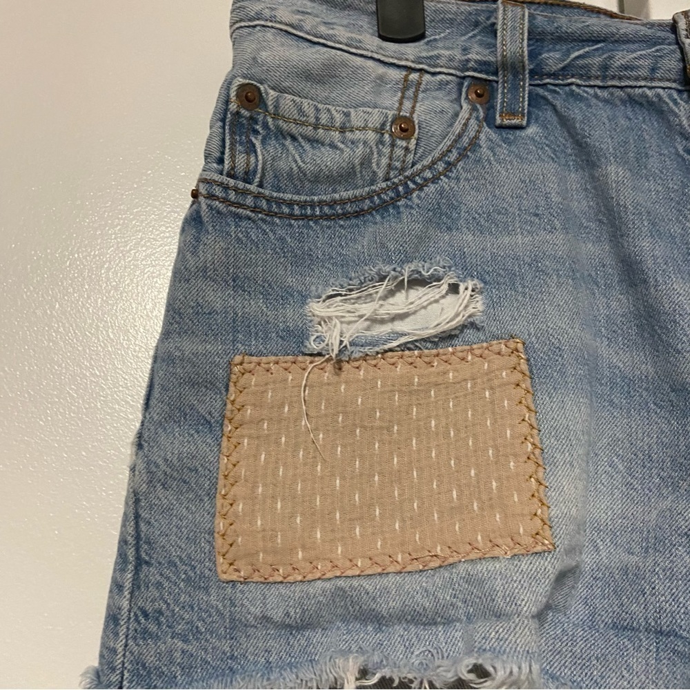 Levi's Patched 501 Cut Off Denim Jean Shorts Size 28 - Picture 3 of 9